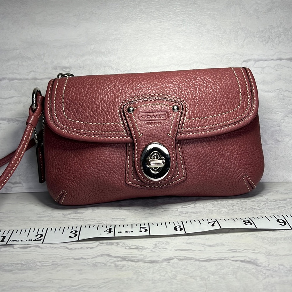 Pre-owned Coach wristlet